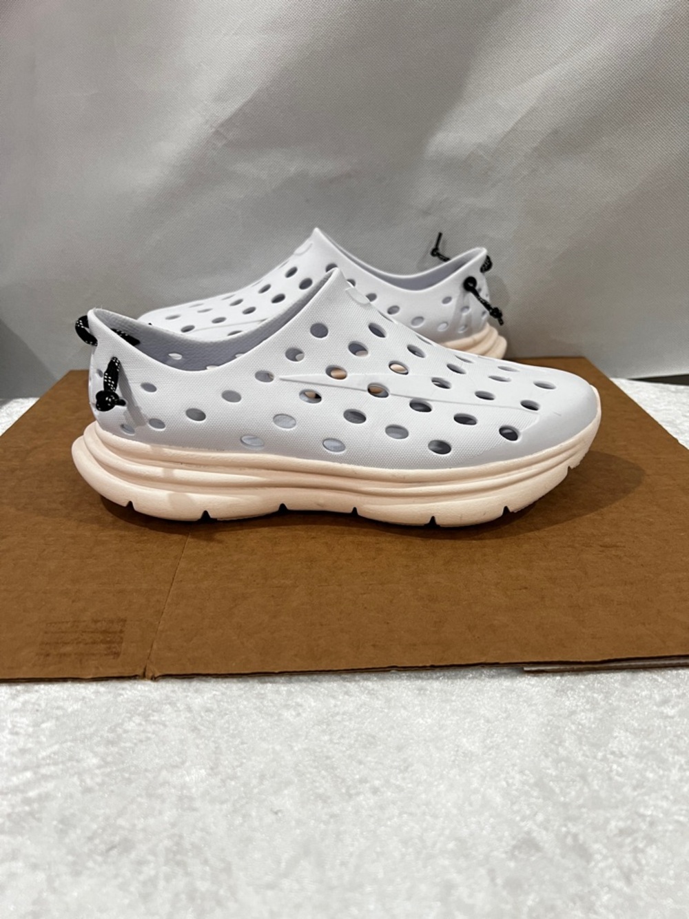 KANE Revive White Cream Transformative Sustainably Unisex Size Men 6 Women 8